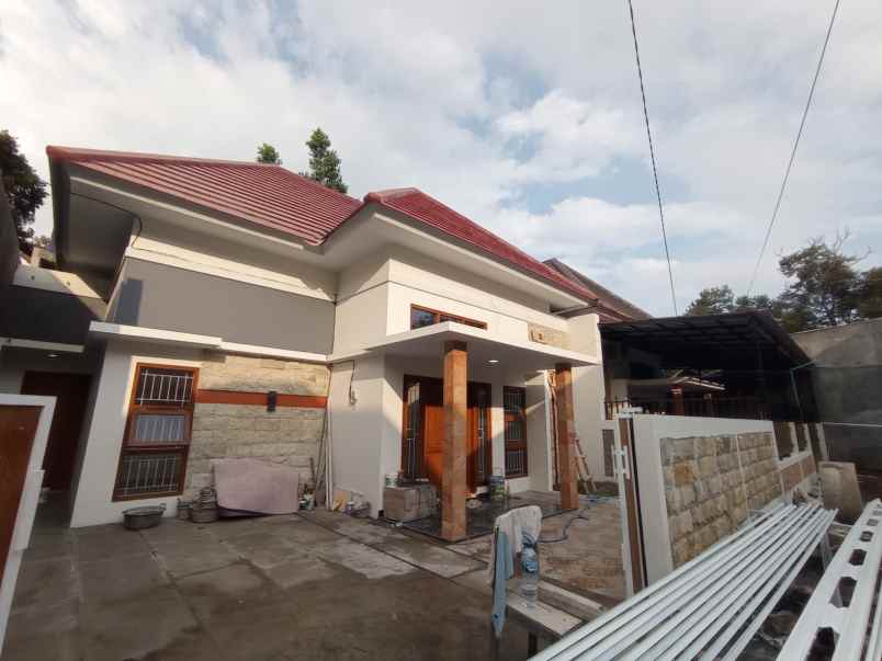 rumah cantik modern dalam cluster di dekat kampus uii