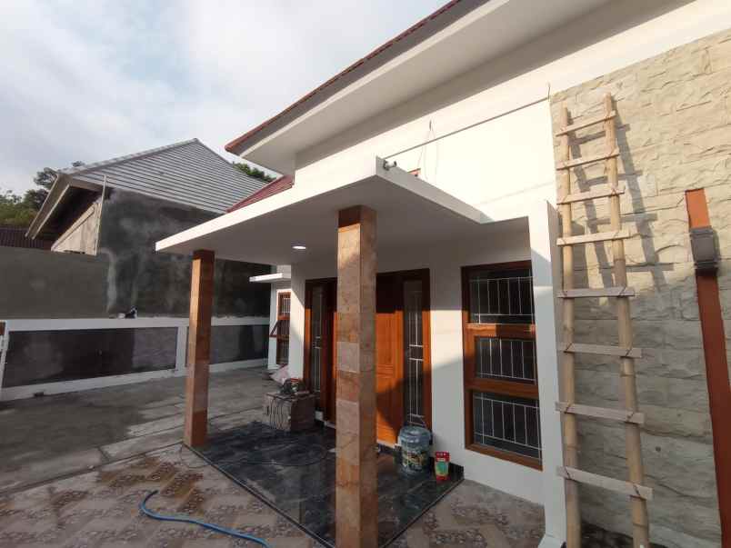 rumah cantik modern dalam cluster di dekat kampus uii