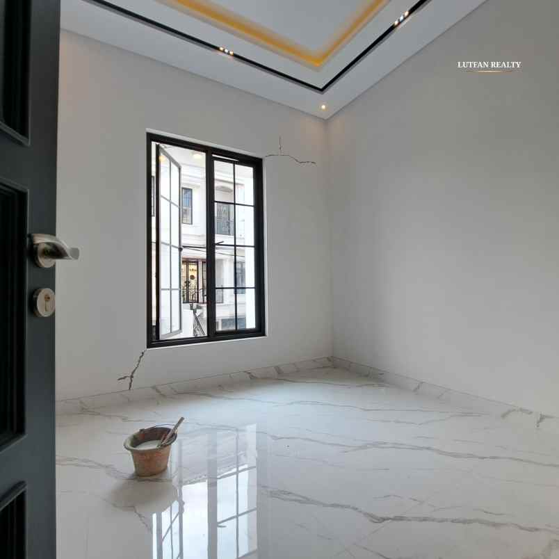 rumah cilandak 3 lantai dekat transmart