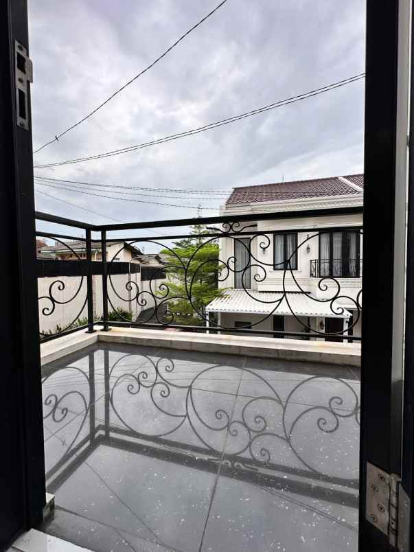 rumah cluster posisi hook di pondok gede kota bekasi