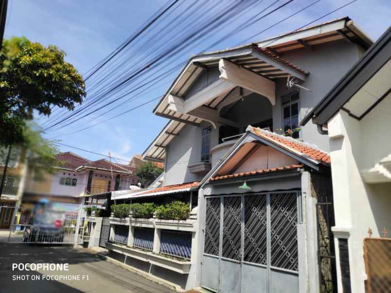 rumah hook luas kota madya