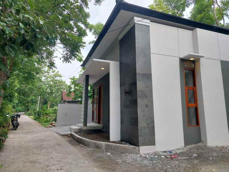 rumah hook minimalis siap huni area kampus umy