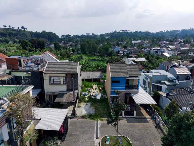 rumah hook view menawan 3 lantai termurah di bandung