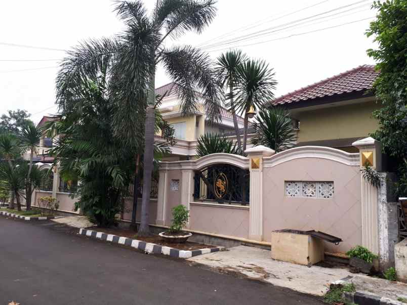 rumah jl komplek billymoon