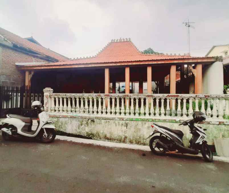rumah joglo manyaran semarang barat