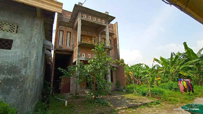 rumah lingkungan pedesaan asri dan aman