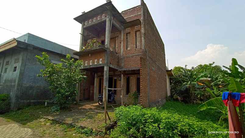 rumah lingkungan pedesaan asri dan aman