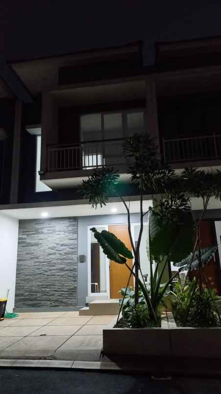 rumah mewah 2 lantai clasic tangerang selatan