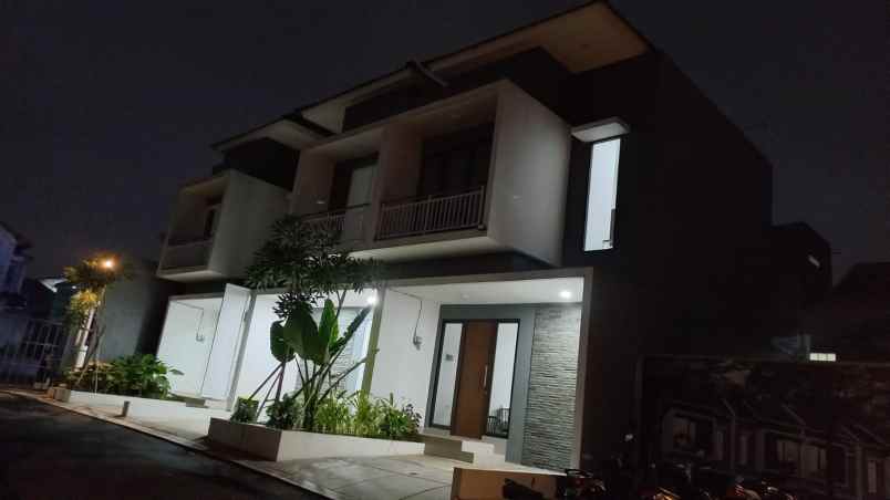 rumah mewah 2 lantai clasic tangerang selatan