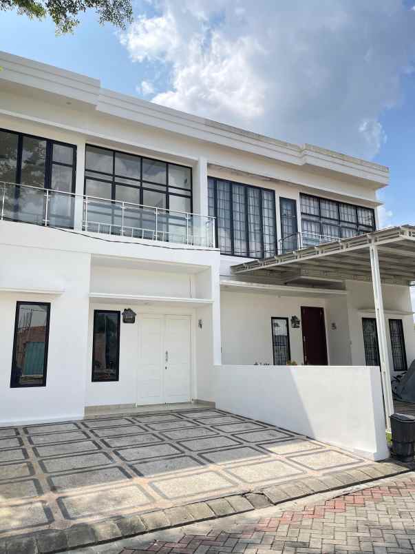 Rumah Mewah Desain Modern Di Komplek Pemda Pekanbaru