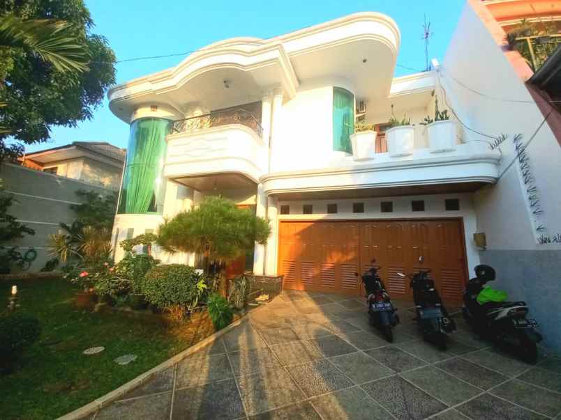 rumah mewah kolam renang pondok kelapa jakarta timur