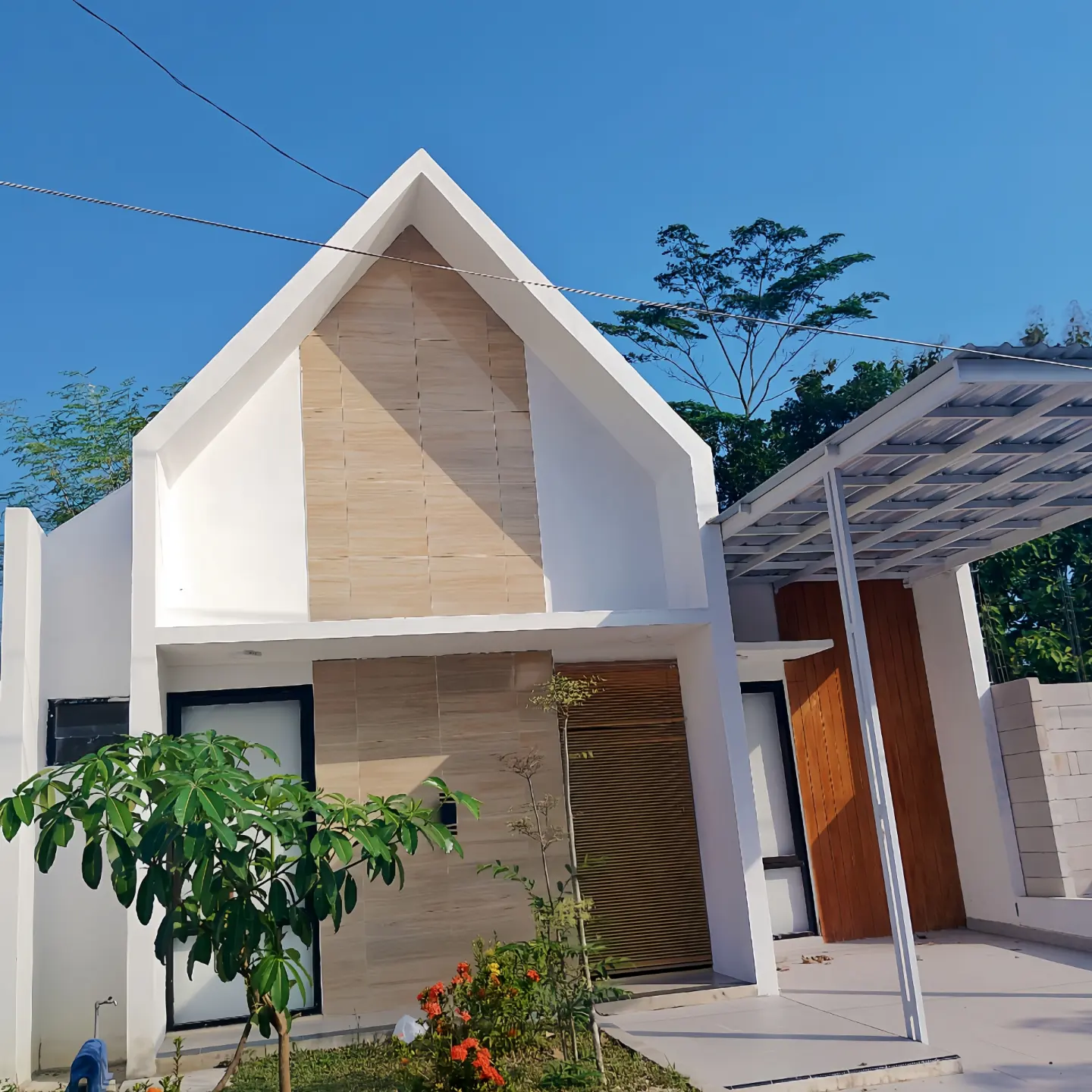 rumah minimalis berlokasi strategis