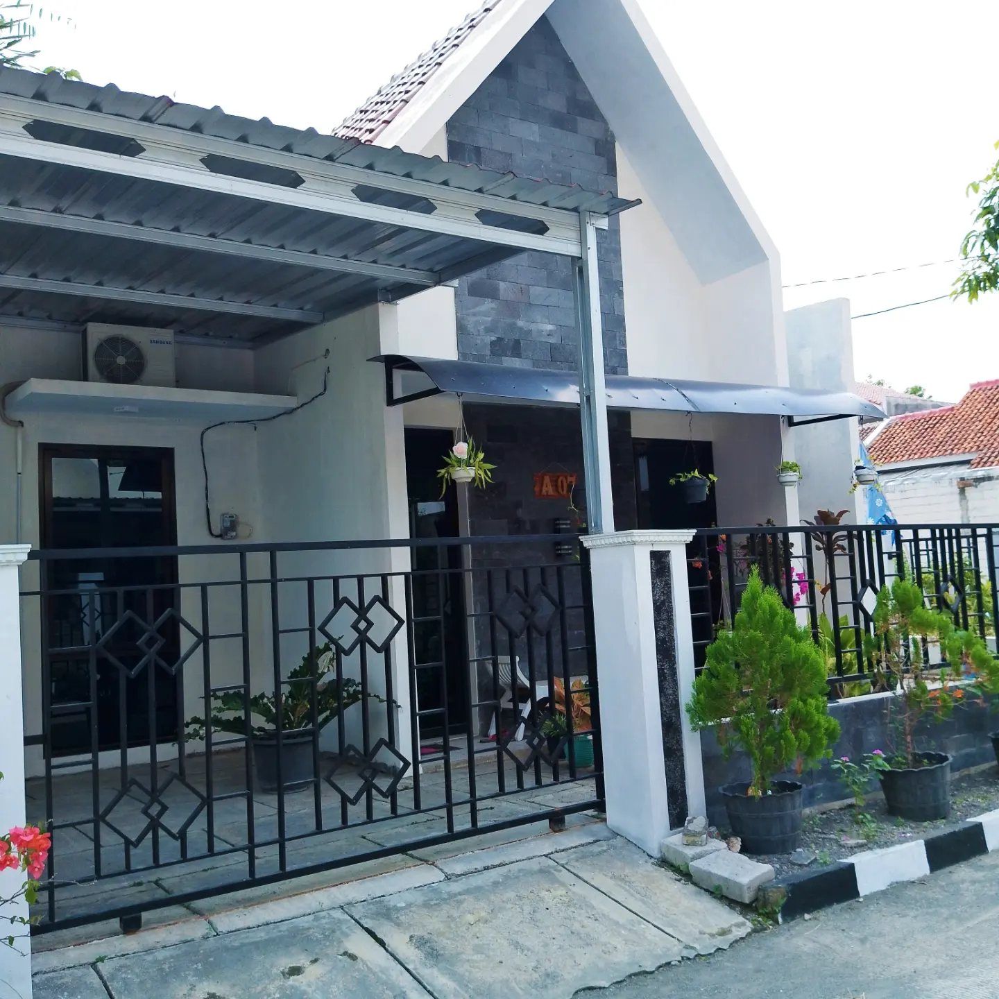 rumah minimalis berlokasi strategis