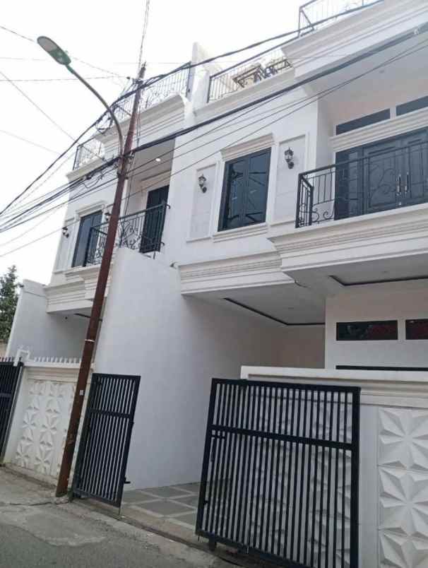 rumah minimalis dalam cluster di jagakarsa jaksel