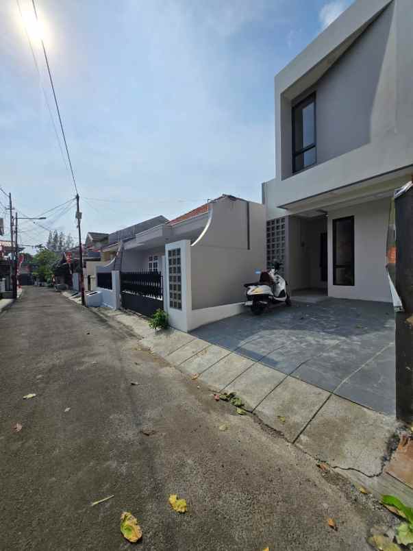 rumah minimalis siap huni di tenga kota di kayu putih