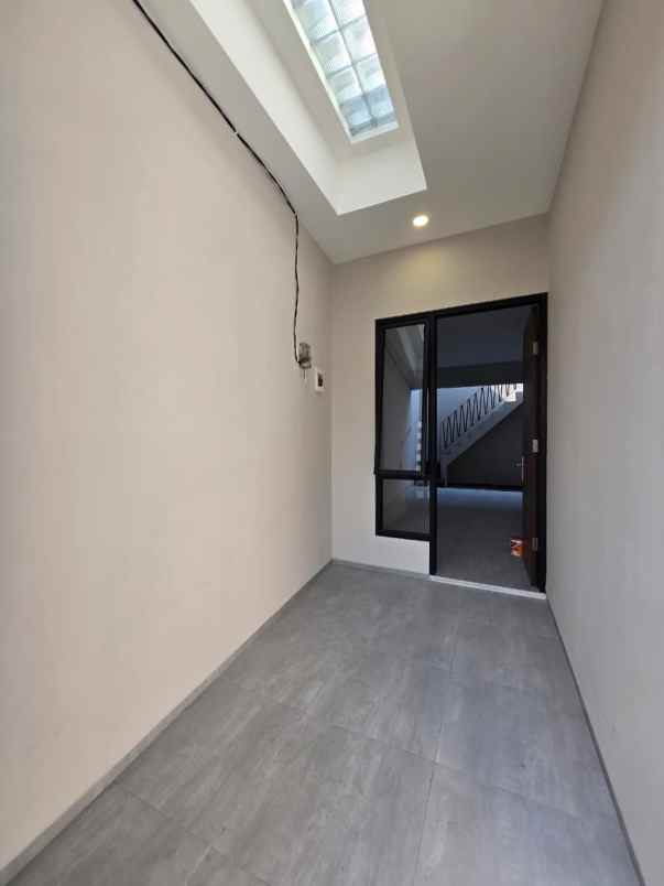 rumah minimalis siap huni di tenga kota di kayu putih