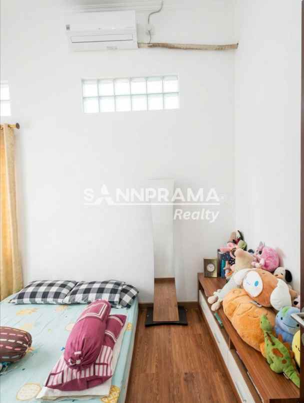 rumah minimalis strategis 5 menit ke stasiun depok