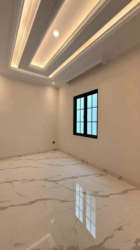 rumah modern classic 3 lantai di jagakarsa jaksel