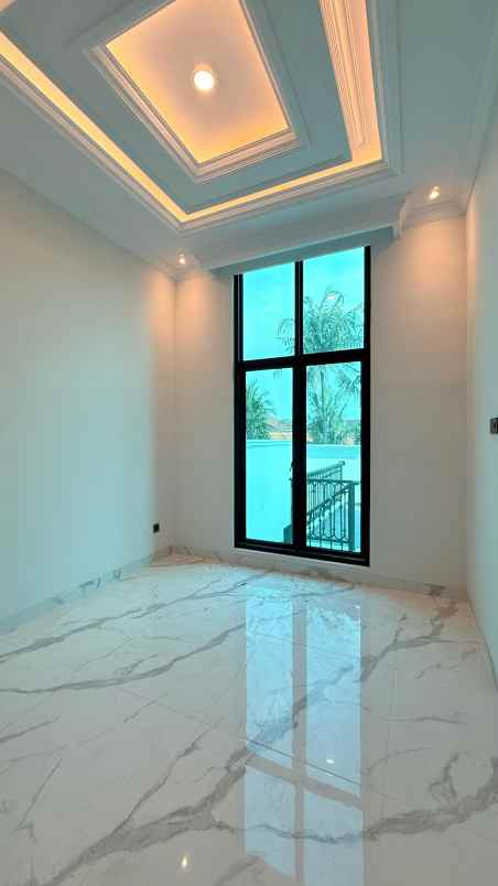 rumah modern classic 3 lantai di jagakarsa jaksel