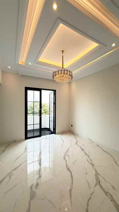 rumah modern classic 3 lantai di jagakarsa jaksel