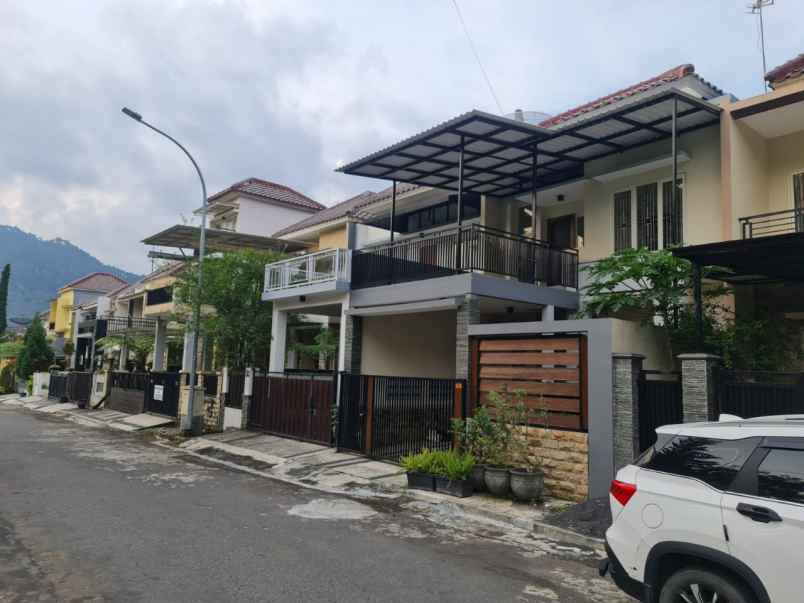 rumah modern dan mewah siap huni di pesanggrahan batu