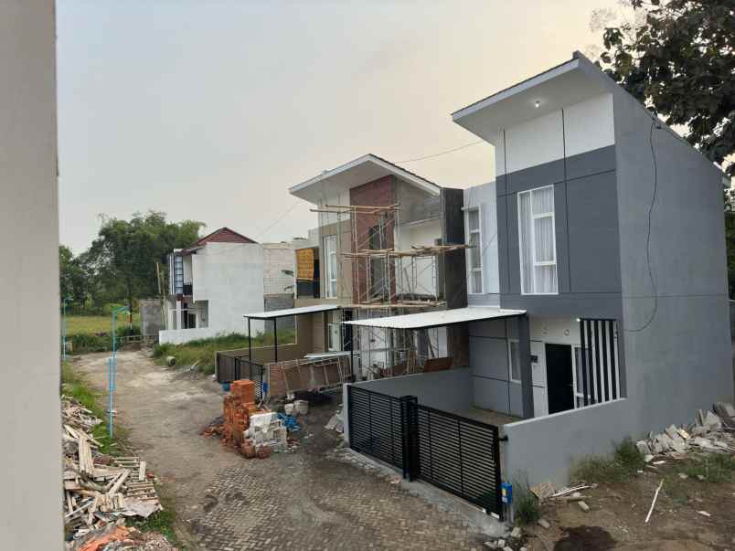 rumah modern minimalos lokasi strategis di malang