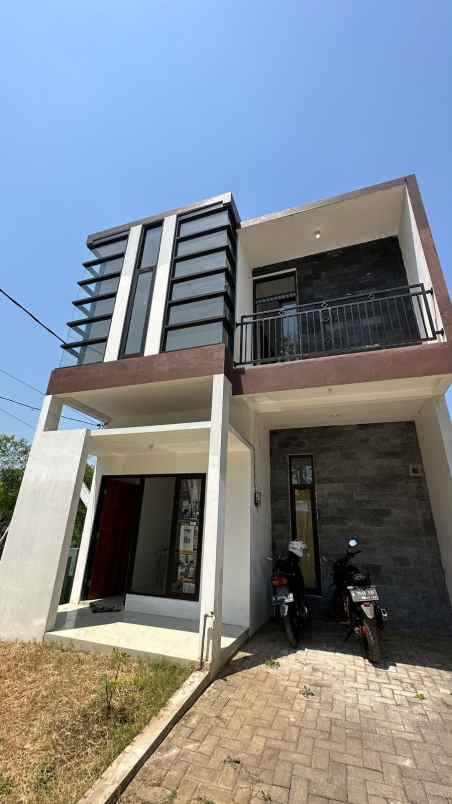 rumah modern minimalos lokasi strategis di malang