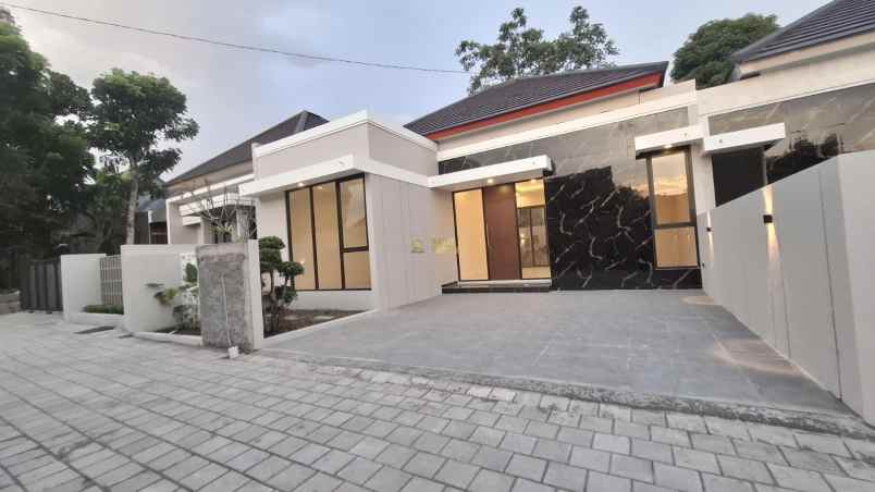 rumah modern siap huni dekat sma negeri 1 ngemplak