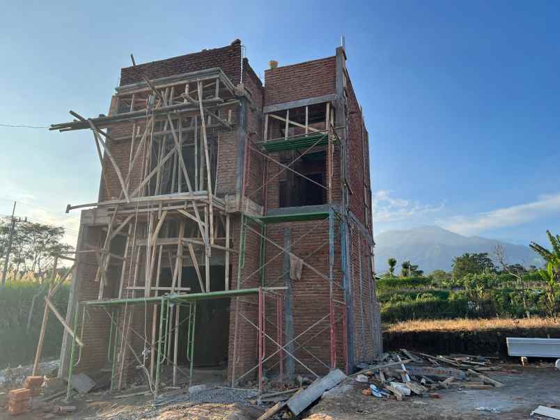 rumah murah free kanopi view pegunungan di malang