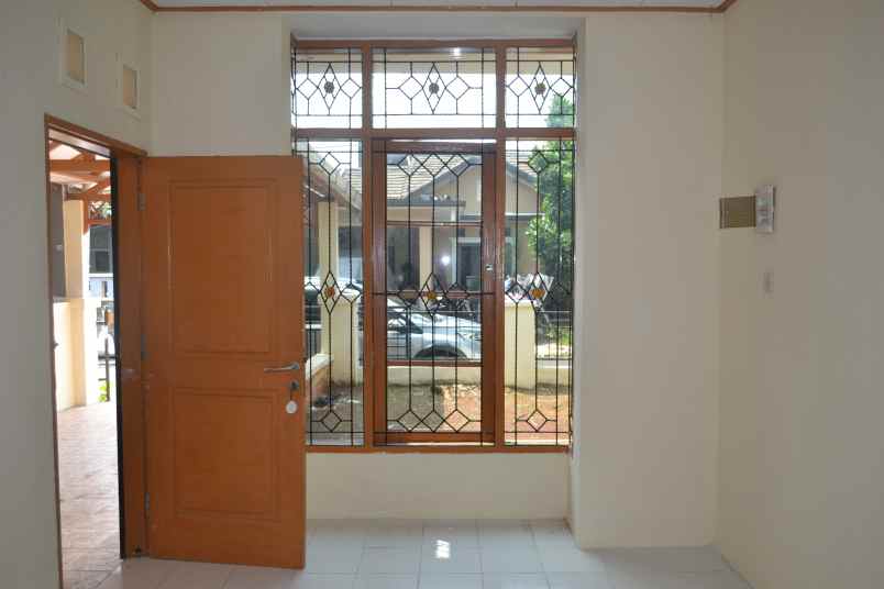 rumah nyaman lingkungan asri dekat pintu tol bsd