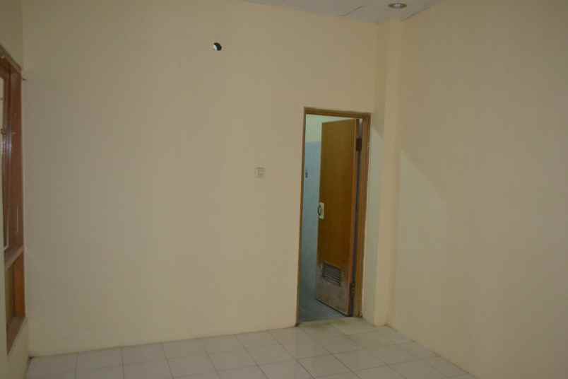 rumah nyaman lingkungan asri dekat pintu tol bsd