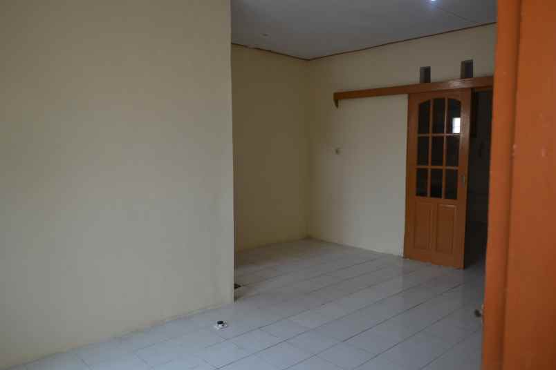 rumah nyaman lingkungan asri dekat pintu tol bsd