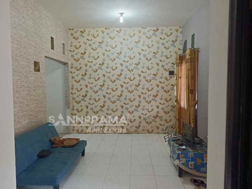 rumah second tanah luas di sawangan permai depok rhmn