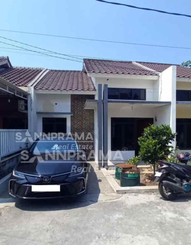 rumah second terawat di sukamaju baru tapos depok