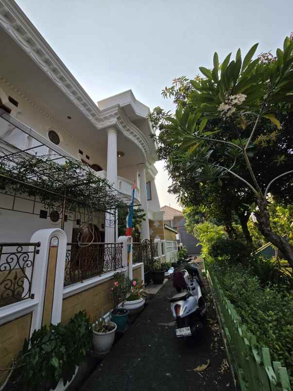 rumah secondary depan taman di pondok kopi