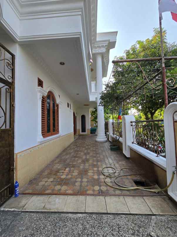 rumah secondary depan taman di pondok kopi