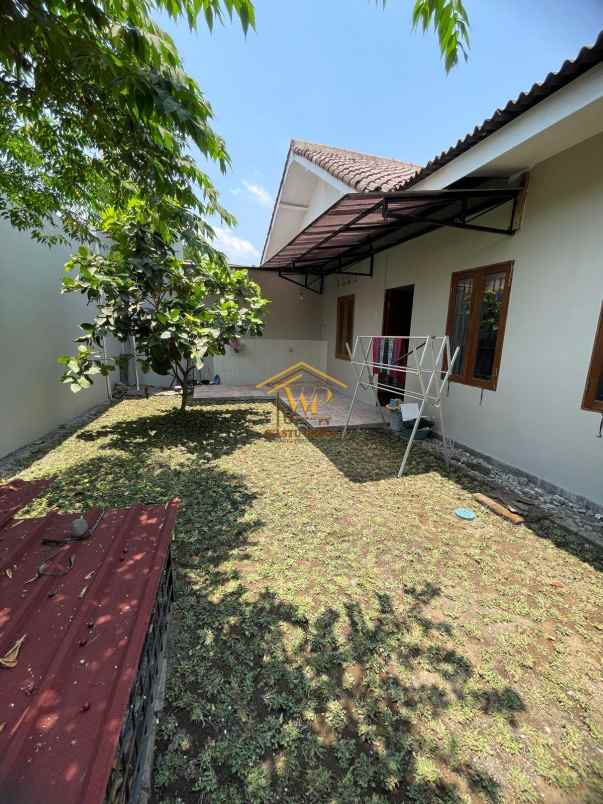 rumah semi furnish tanah luas dan strategis di kalasan