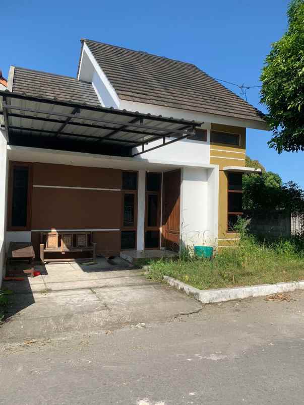 rumah siap huni desain cantik 8 menit dari umy jogja