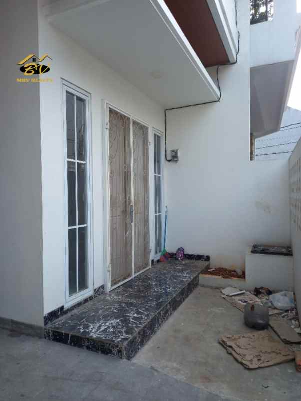 rumah siap huni modern minimalis jagakarsa