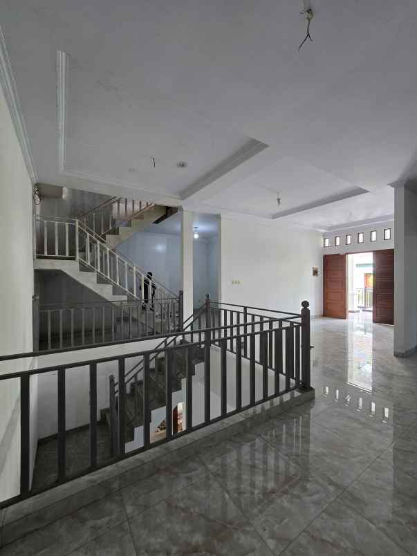 rumah strategis dalam komplek di duren sawit jaktim