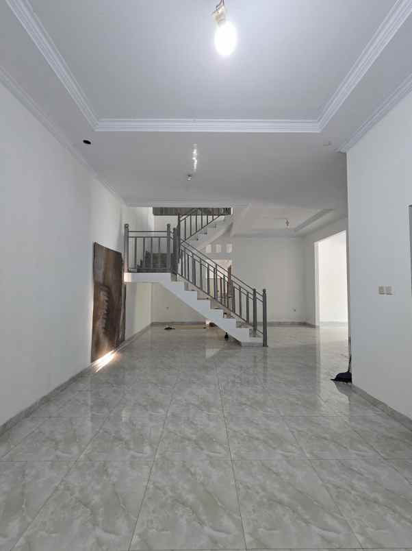 rumah strategis dalam komplek di duren sawit jaktim