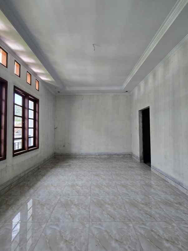 rumah strategis dalam komplek di duren sawit jaktim