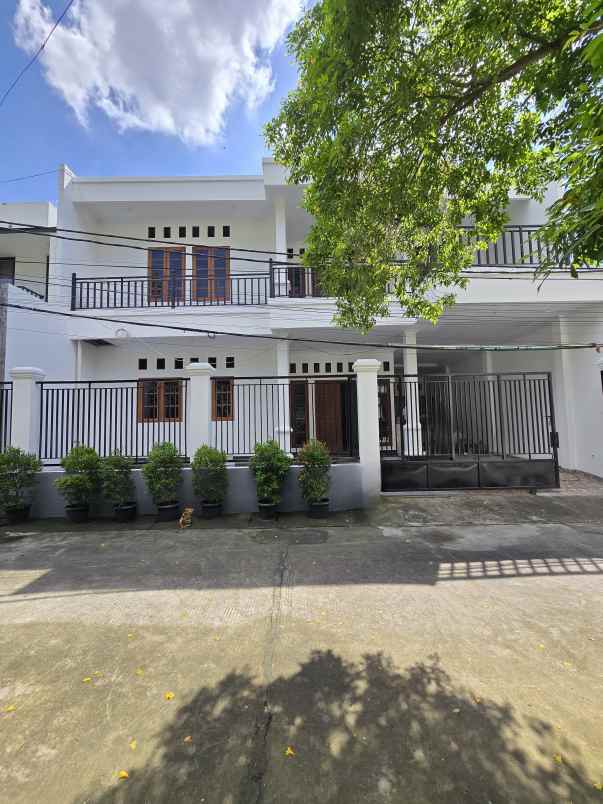 rumah strategis dalam komplek di duren sawit jaktim