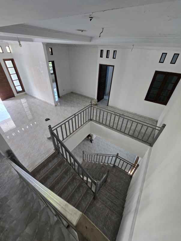 rumah strategis dalam komplek di duren sawit jaktim