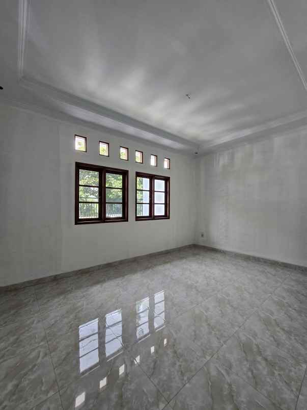 rumah strategis dalam komplek di duren sawit jaktim