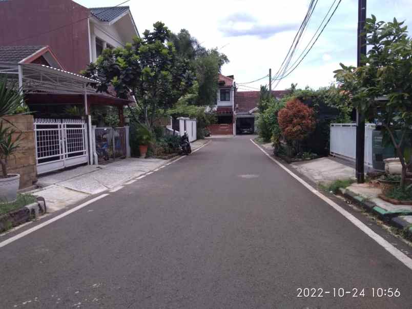 rumah terawat dalam komplek curug pondok kelapa