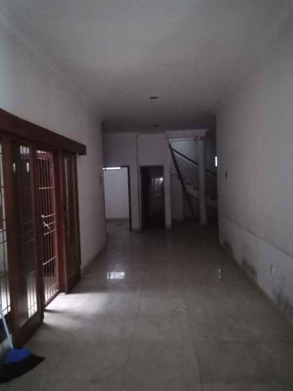 rumah tiga lantai sayap pahlawan bandung