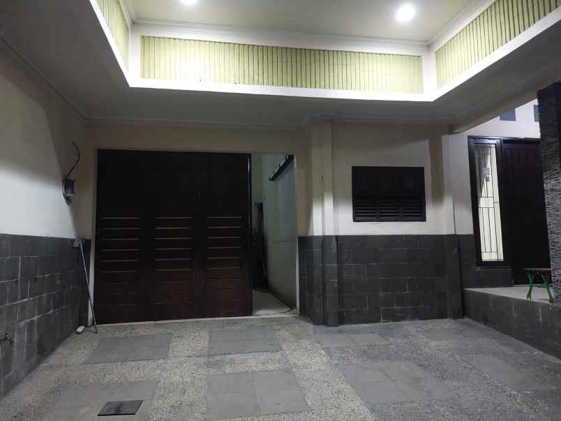 rumah tingkat strategis kota di pesona khayangan depok