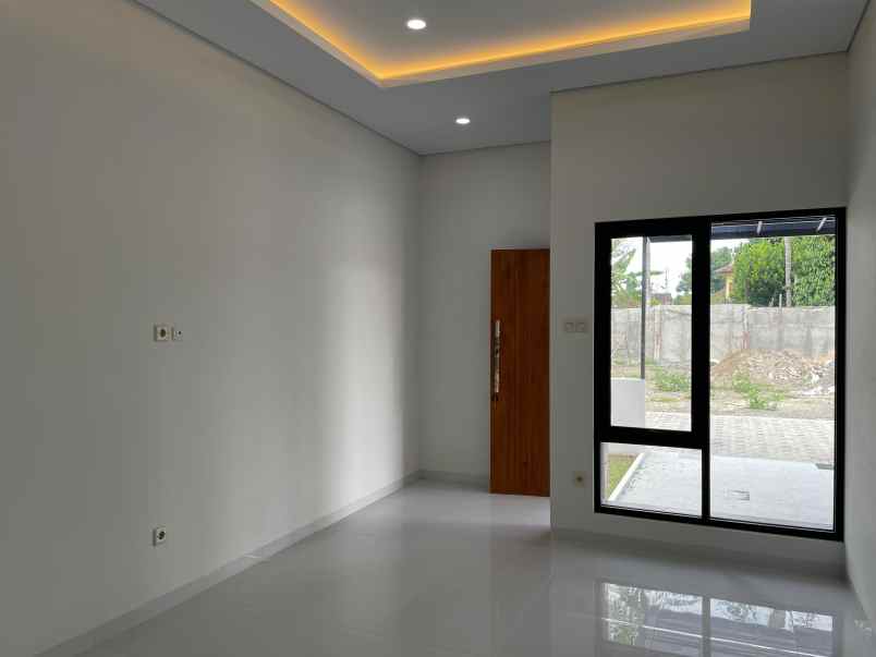 rumah tropis modern siap huni di cebongan sleman