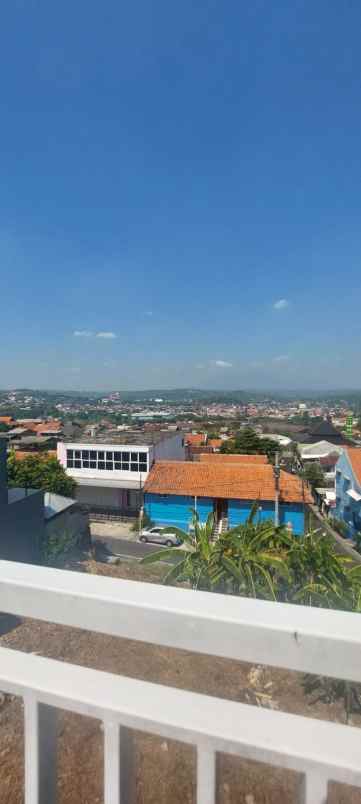 rumah view cantik menarik srinindito semarang barat